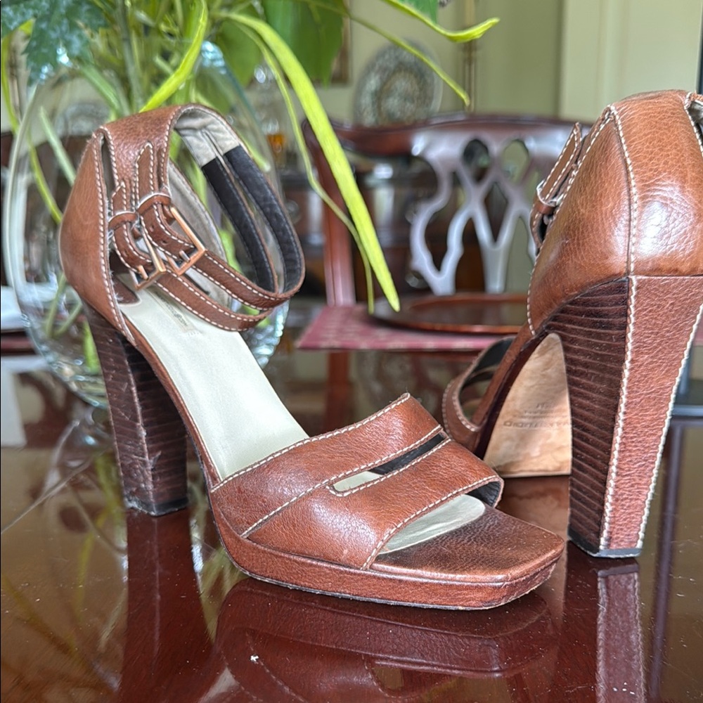 VINTAGE and Chic Brown Platform Shoes for Elevated Style